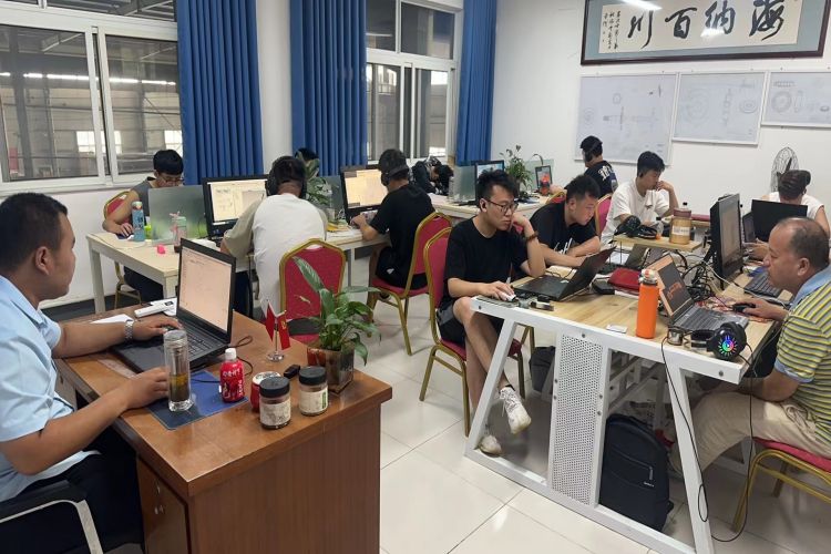 济南匠人匠心数控编程培训学校上课